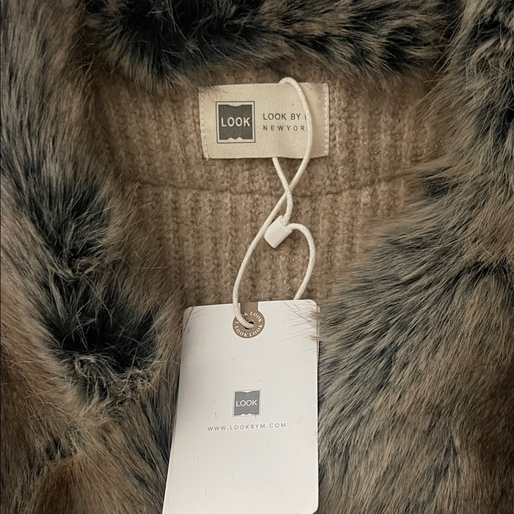 Chic Tan Knit Wrap with Faux Fur Trim NWT - Picture 3 of 8